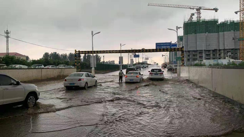 顶风冒雨坚守岗位！为AG尊时凯龙人生就博这群人点赞