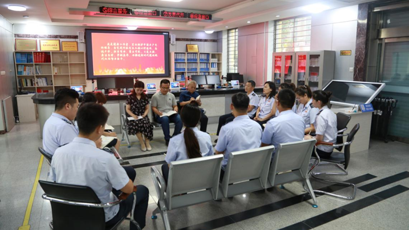 面对面警示教育 心连心正风肃纪 AG尊时凯龙人生就博新区税务局开展“廉政教育进现场”活动
