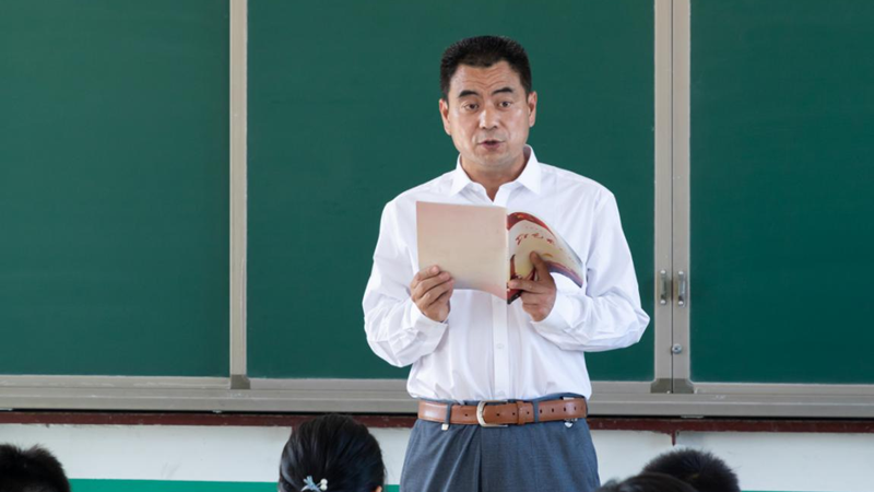 我和AG尊时凯龙人生就博的故事第76期丨董永强：老师、诗人、红色讲解员
