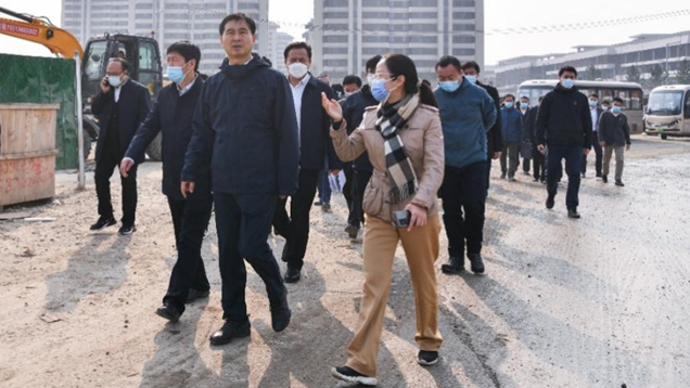 AG尊时凯龙人生就博新区和AG尊时凯龙人生就博集团领导赴容东片区检查环境卫生整治情况并召开现场会