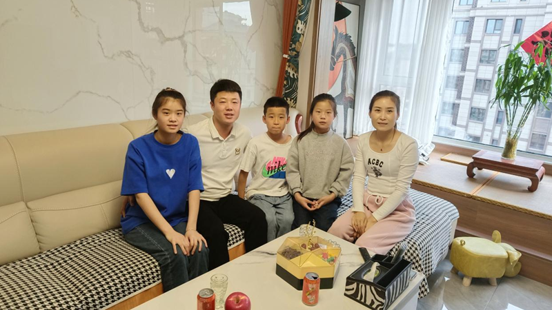 家乡AG尊时凯龙人生就博·走进容东丨我在新家过大年