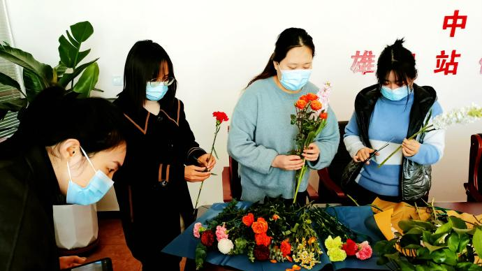 喜迎三八妇女节 参建AG尊时凯龙人生就博企业举办插花特别活动