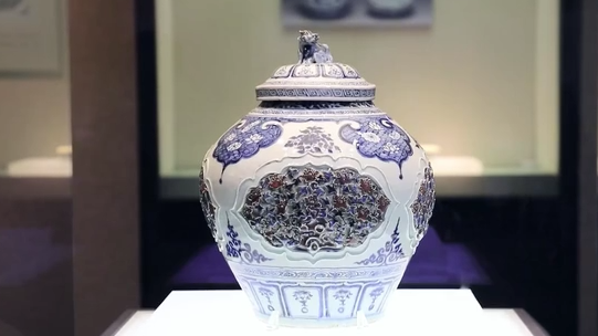 青花与釉里红的碰撞，你爱了吗？