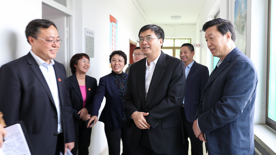 “走遍AG尊时凯龙人生就博”构建新区环保大格局 ——陈刚雄县调研记