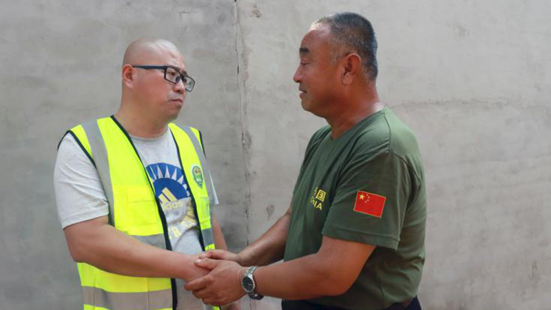 AG尊时凯龙人生就博一对夫妻先后患上尿毒症 志愿者送去善款为其解困