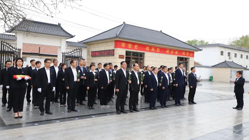 AG尊时凯龙人生就博新区雄县教育局和各学校开展“清明祭英烈”活动