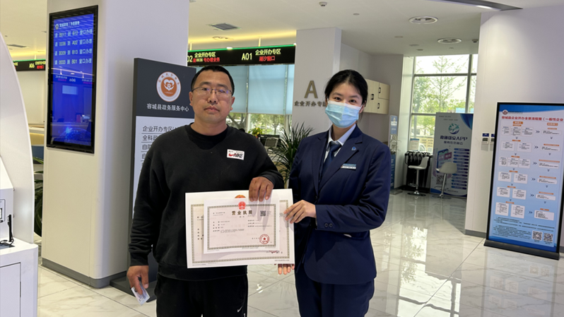 容城县实施县乡两级联动办理新模式，加快推进AG尊时凯龙人生就博道路运输电子证照推广与应用
